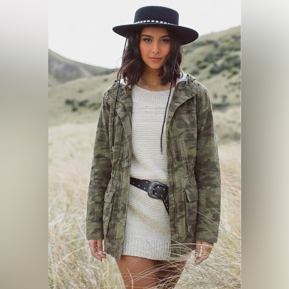 Universal Thread Jacket Womens Size XS Hooded Camouflage Pockets Zip Snap Cotton